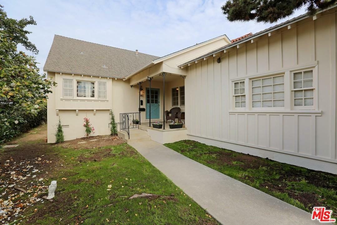 Property Photo:  327 Lombard Ave  CA 90272 