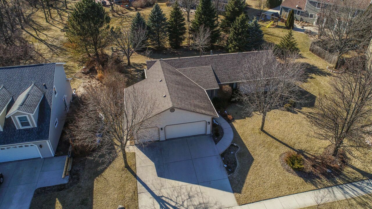 Property Photo: 1723 Bobolink Ave WI 53024