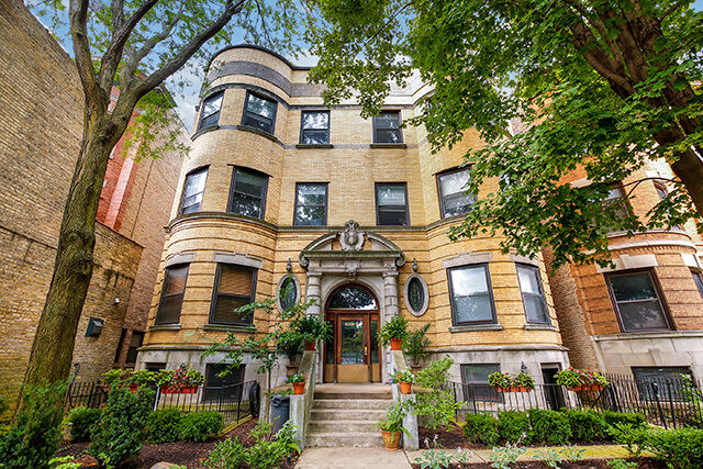 Property Photo: 4028 N Sheridan Road 1R IL 60613