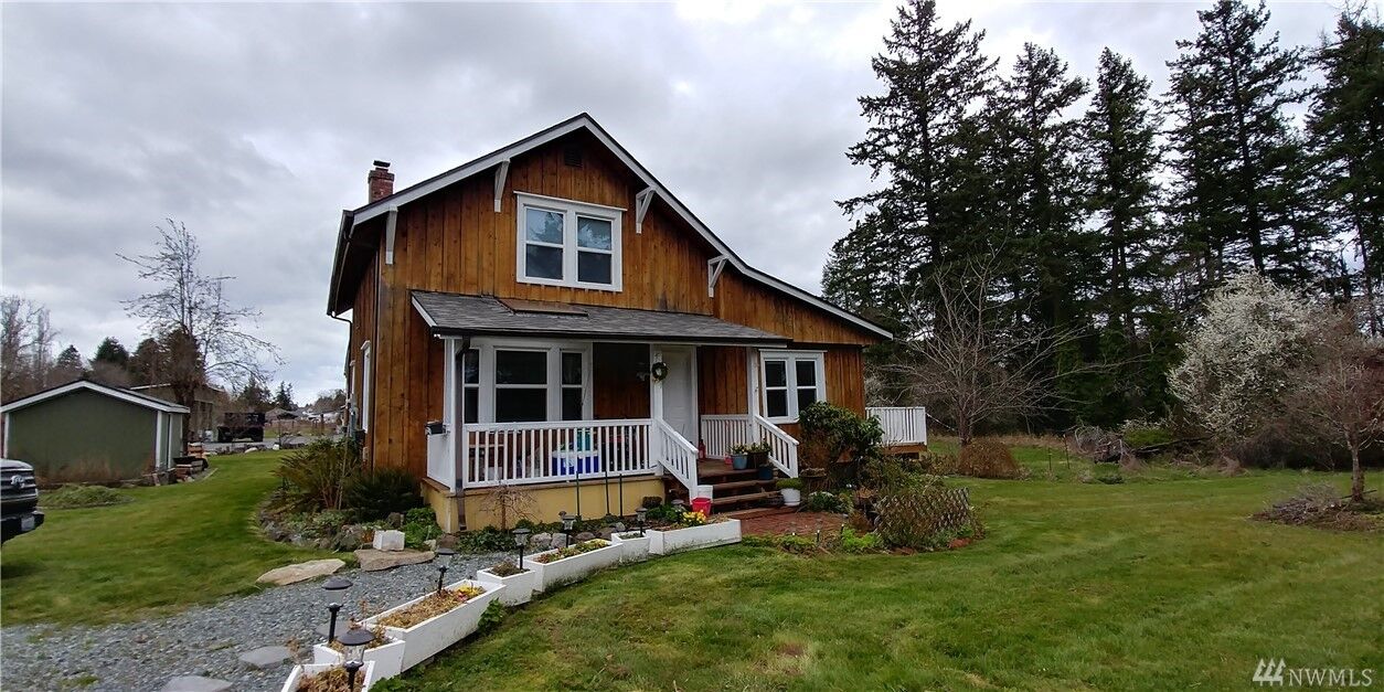 Property Photo: 401 127th St E WA 98445