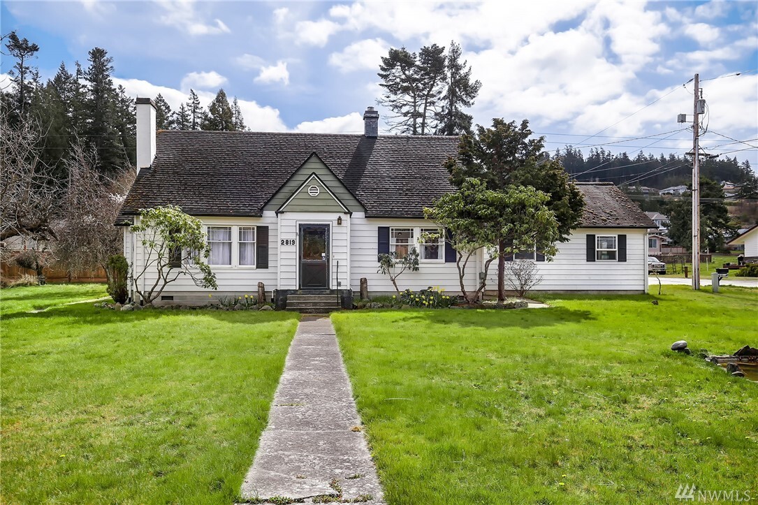 Property Photo: 2819 Oakes Ave WA 98221