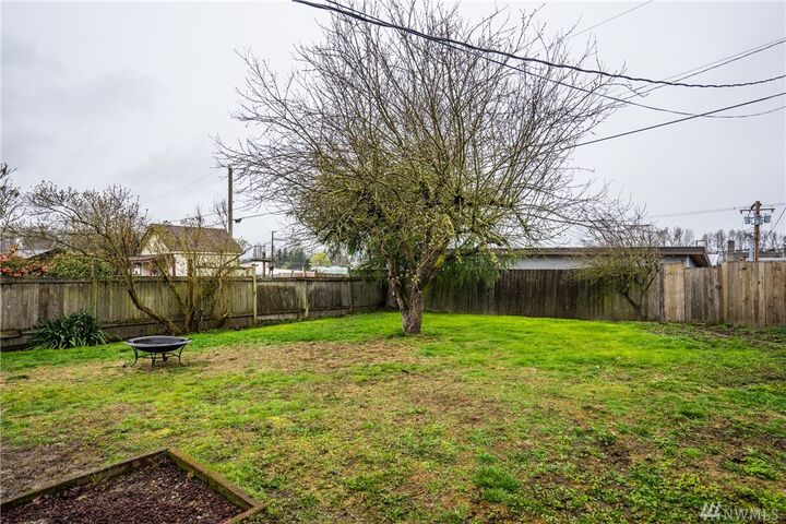 Property Photo: 207 E Cedar St WA 98273