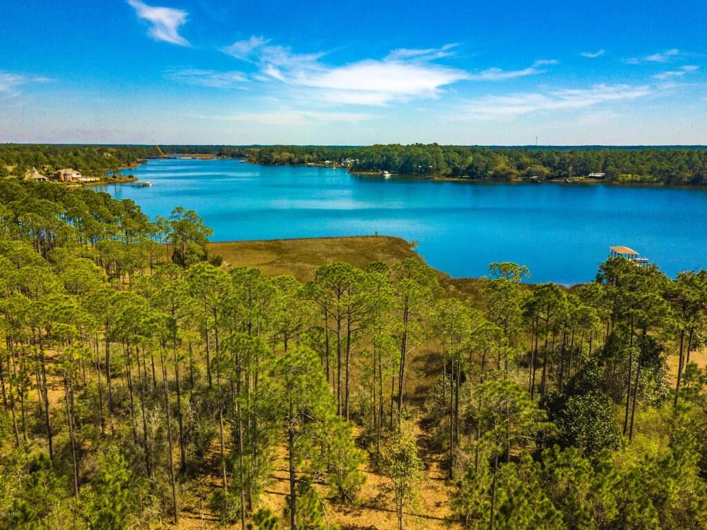 Property Photo: 709 Island Court FL 32404