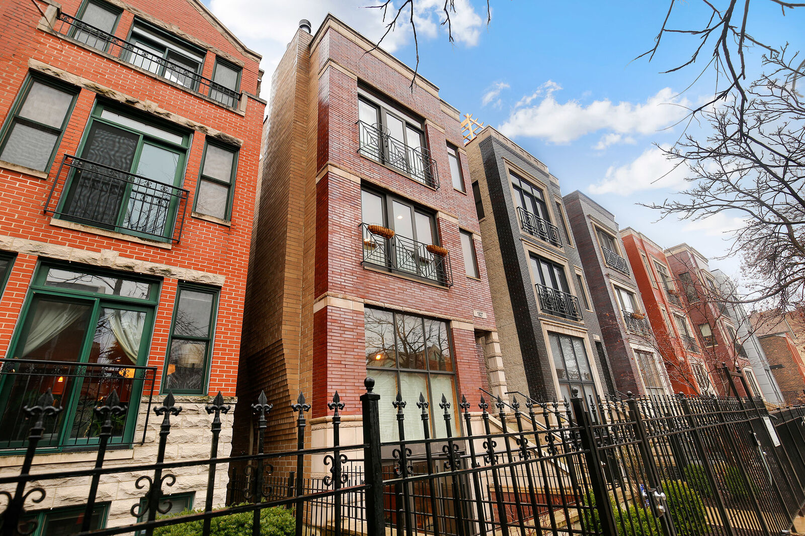 Property Photo:  1827 Iowa Street 2  IL 60622 