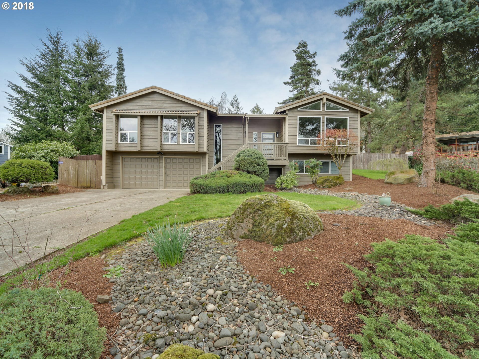Property Photo:  10542 SE 94th Pl  OR 97086 