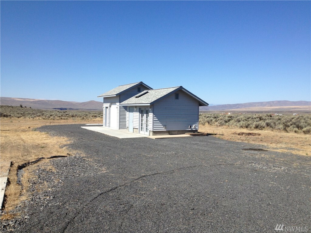 Property Photo:  5557 W Coyote Trail  WA 98823 
