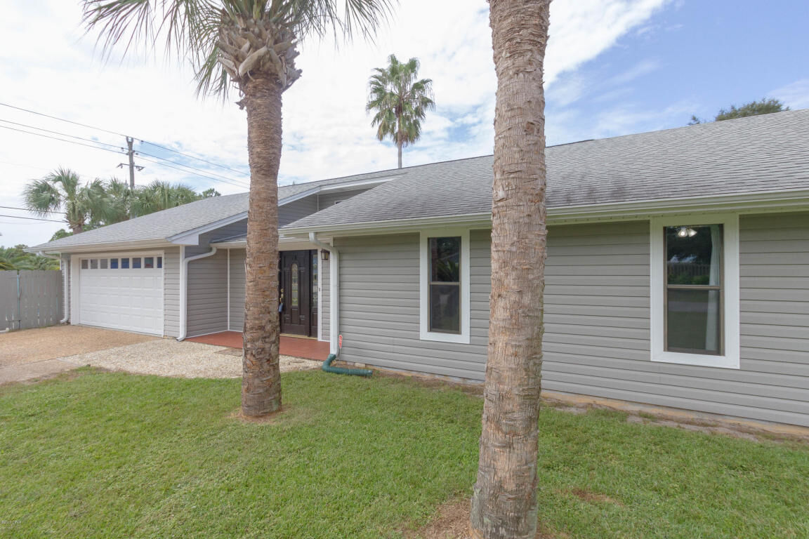 Property Photo: 901 Laurel Oak Lane FL 32408