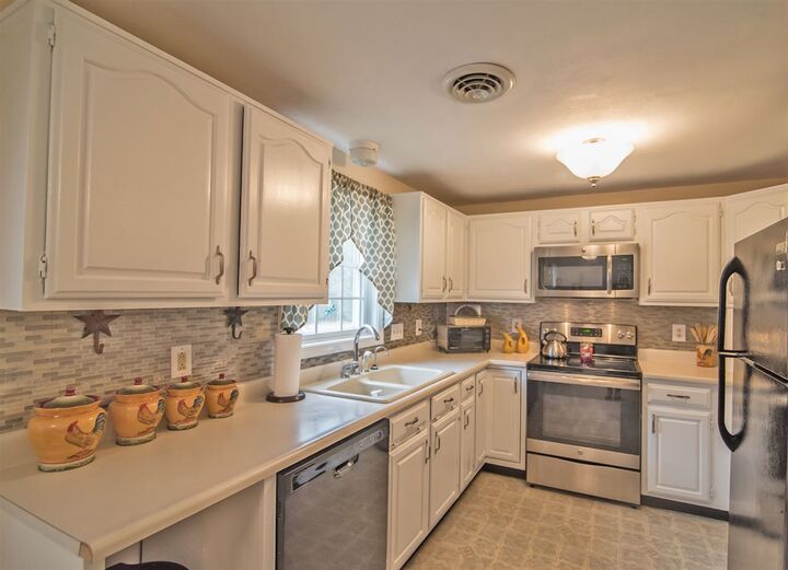 Property Photo:  13 Stonebridge Drive 13  NH 03865 