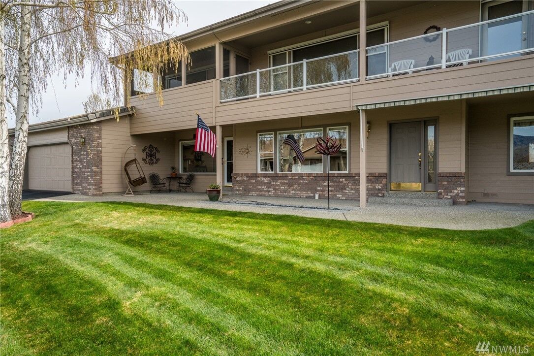 Property Photo:  1380 Eastmont Ave 402  WA 98802 