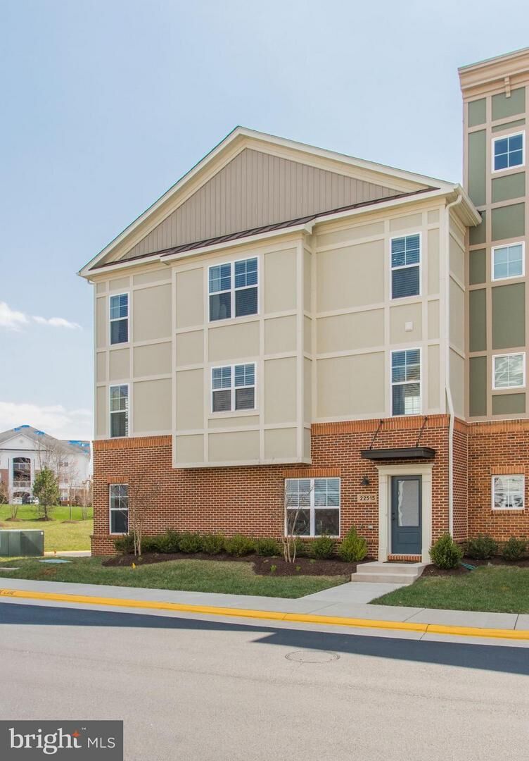 Property Photo:  22515 Verde Gate Terrace  VA 20148 