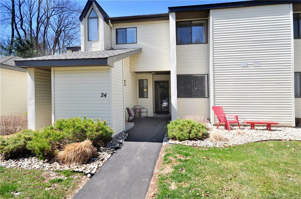 Property Photo: 26 Simsbury Landing 26 CT 06070