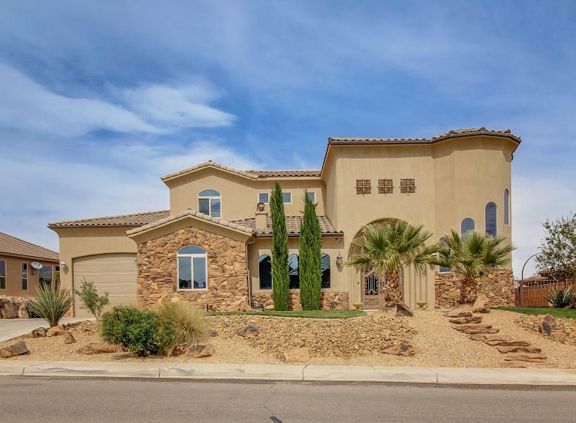 Property Photo:  305 S Crestline Dr  UT 84790 