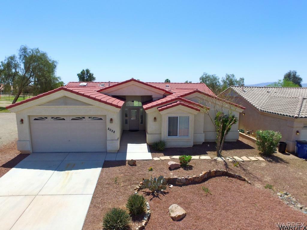 Property Photo:  2028 E Desert Lakes Drive  AZ 86426 