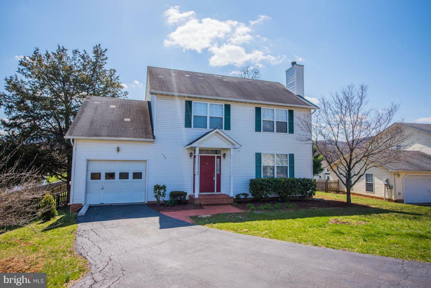 Property Photo:  104 Nottingham Court  VA 22630 