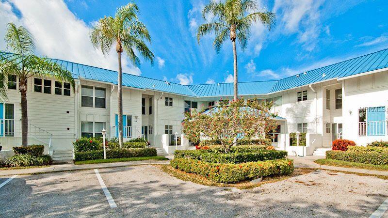 Property Photo: 958 Sandpiper Circle 958 FL 34209