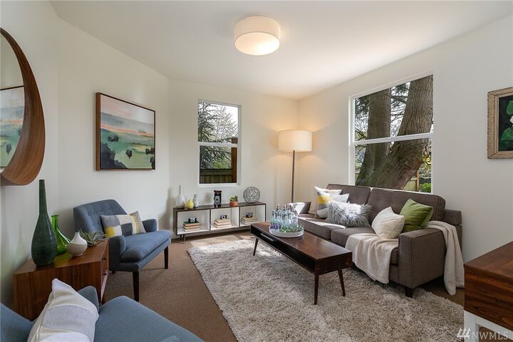 Property Photo: 903 905 21st Avenue WA 98122