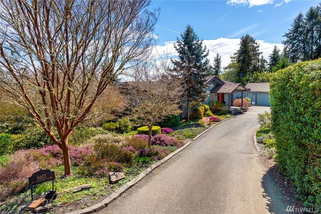 Property Photo: 6601 NE Sundance Lane WA 98110