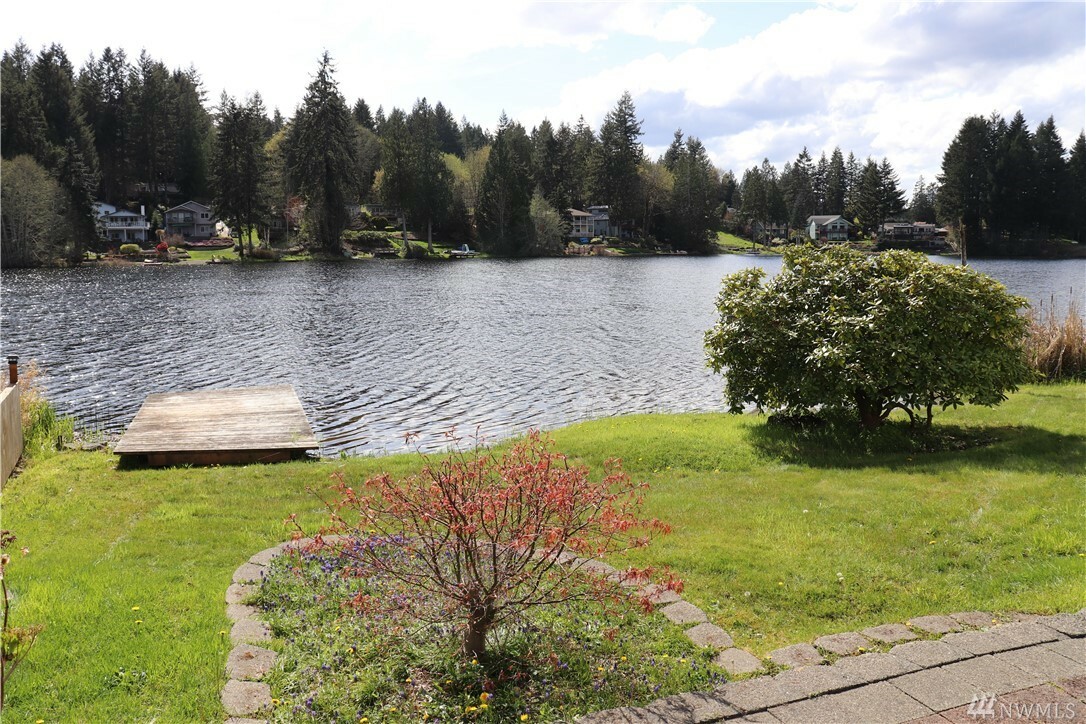 Property Photo:  610 SE Crescent Dr  WA 98584 
