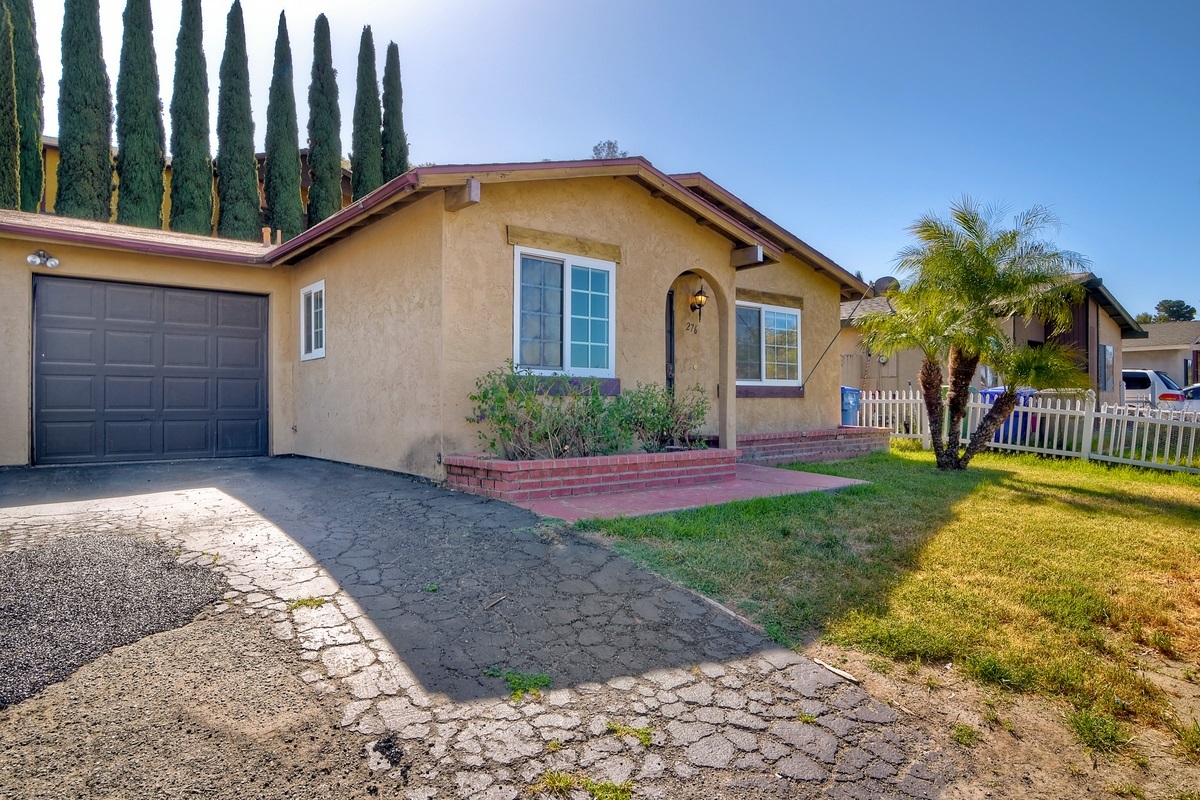 Property Photo:  276 Lustrosos Street  CA 92057 