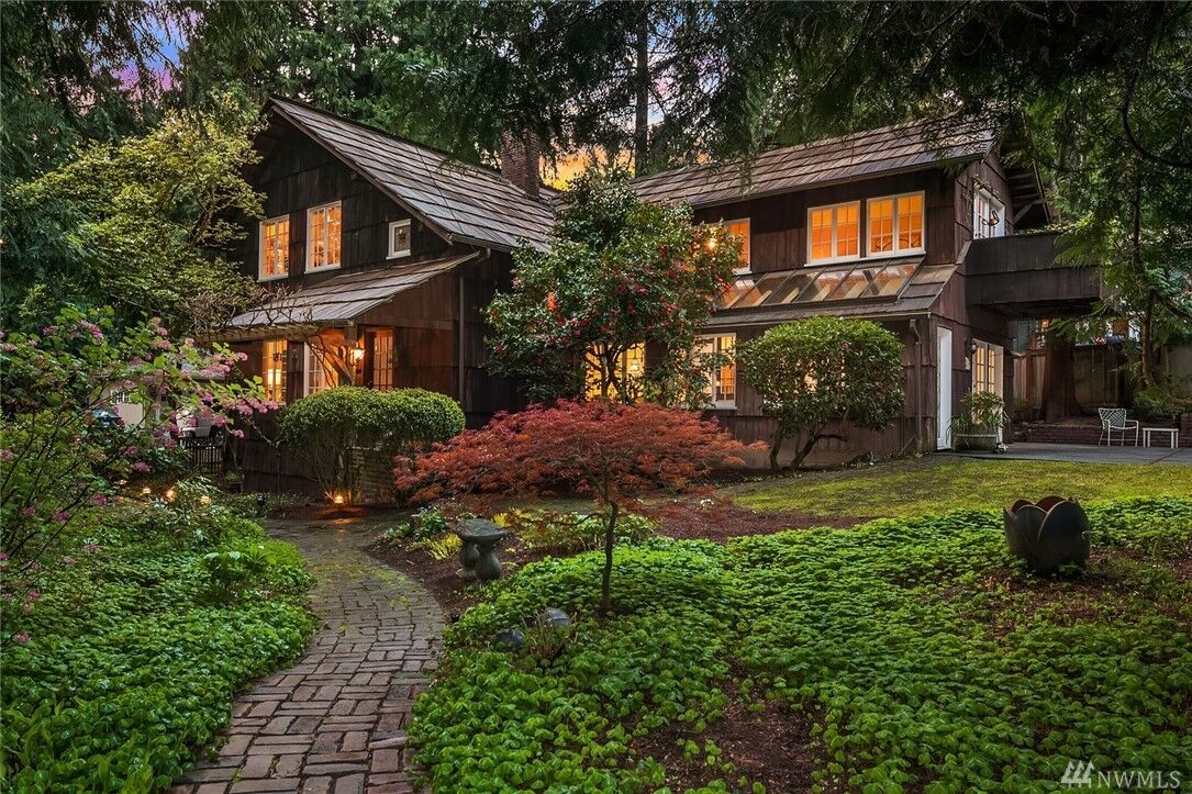 Property Photo:  10304 SE 28th St  WA 98004 