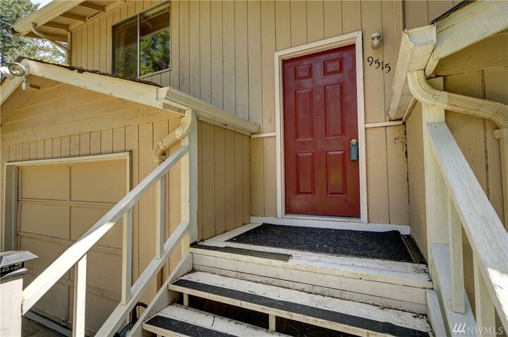 Property Photo: 9515 86th Ave NW WA 98332