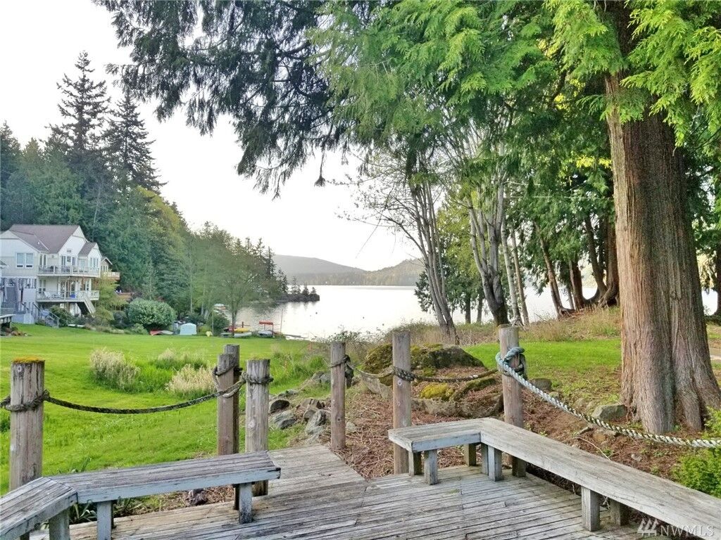 Property Photo: 18 Bowline Ct WA 98229