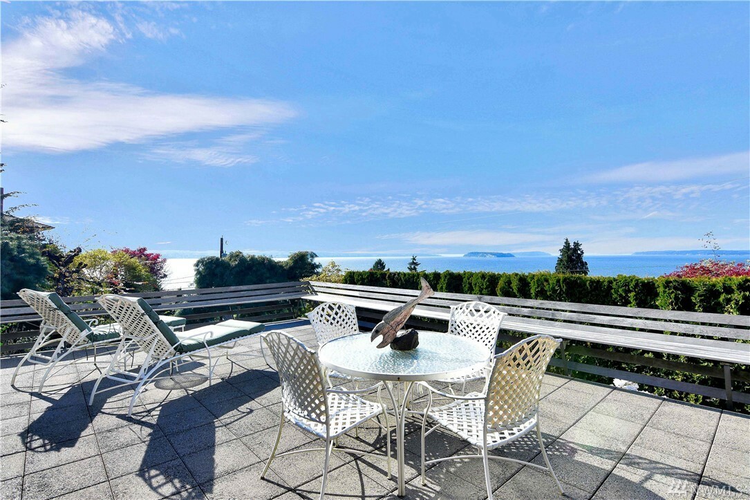 Property Photo:  1210 Madrona Ave  WA 98203 