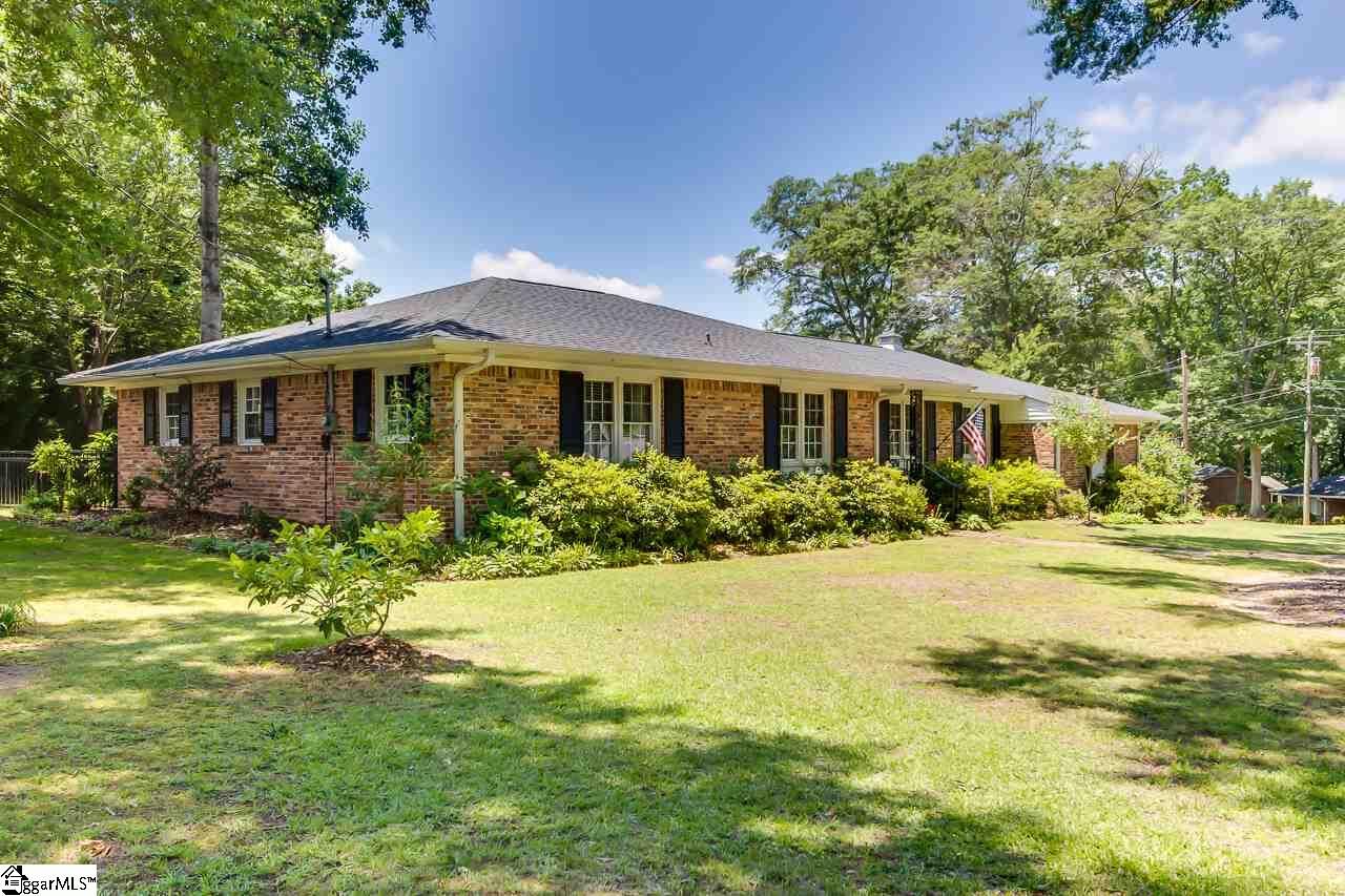 Property Photo: 16 Rollingreen Road SC 29615