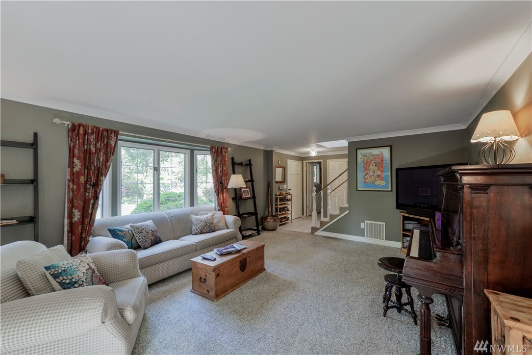 Property Photo: 15432 256th Ave SE WA 98027