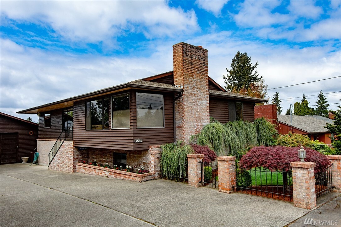 Property Photo:  13251 5th Ave SW  WA 98146 