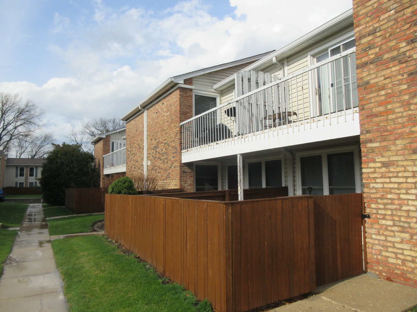 Property Photo: 1950 Kenilworth Circle D IL 60169