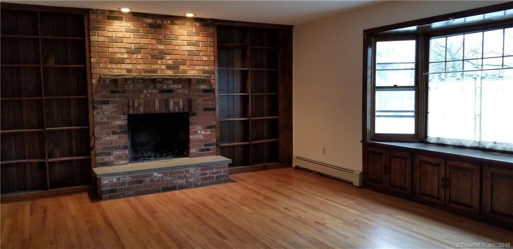 Property Photo:  83 Oakland Place  CT 06615 