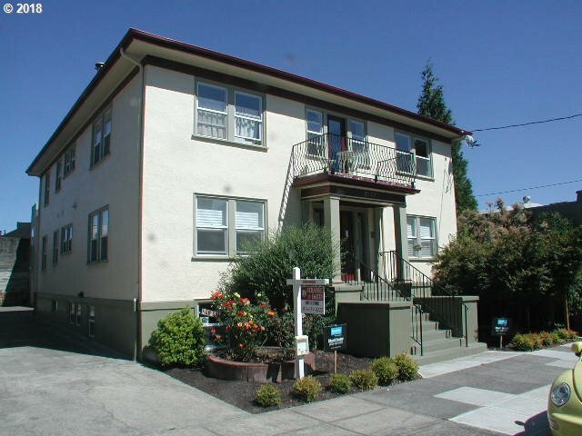 Property Photo: 2049 NW Overton St 6 OR 97209