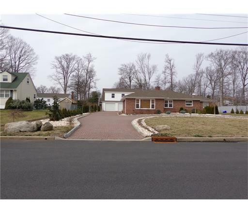 Property Photo:  27 Edgewood Avenue  NJ 07067 