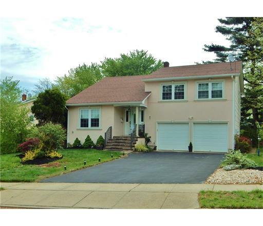 Property Photo:  18 Villanova Road  NJ 08859 