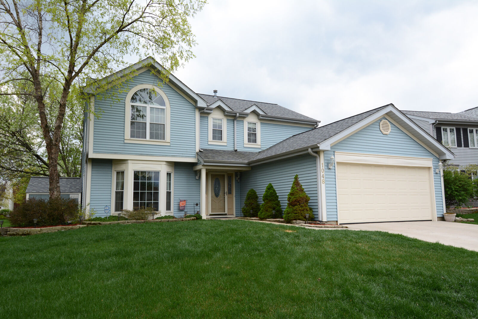 Property Photo:  1048 Mountain Glen Way  IL 60188 