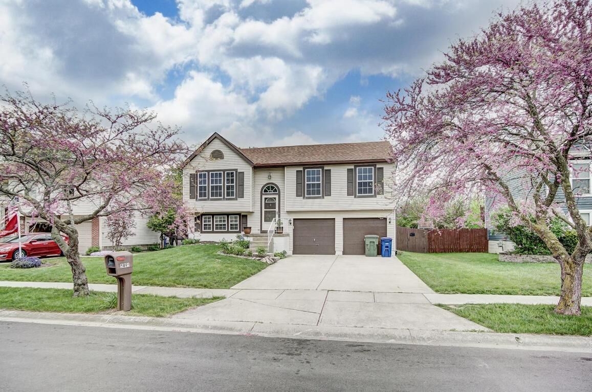 Property Photo:  5895 Sundrops Avenue  OH 43119 