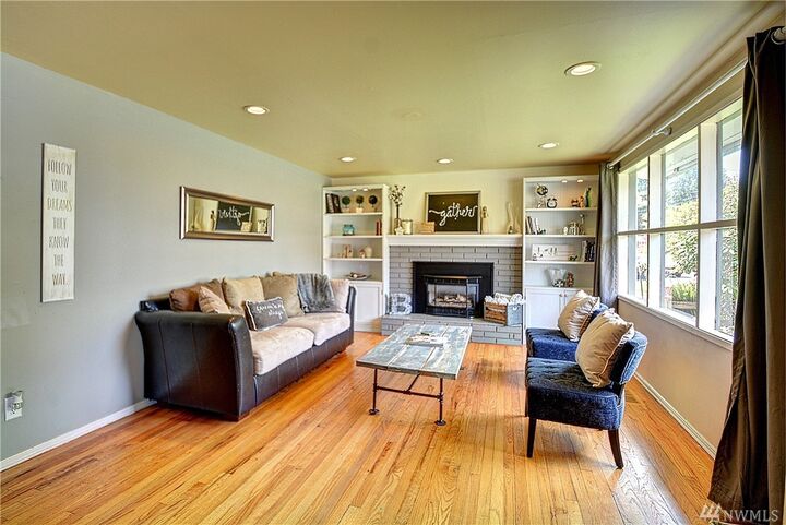 Property Photo:  423 N Clara St  WA 98223 