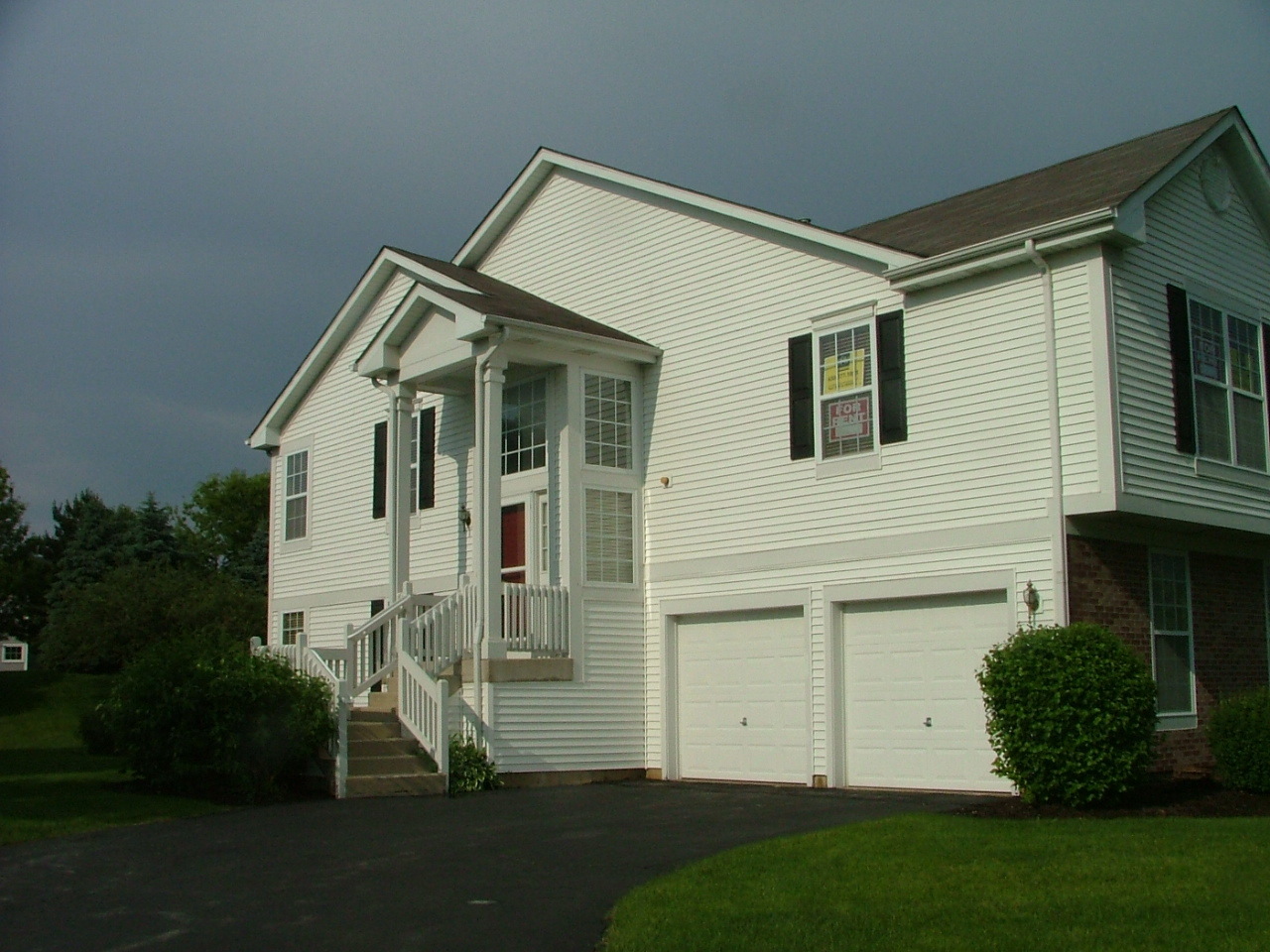 Property Photo: 873 Stuarts Drive IL 60174