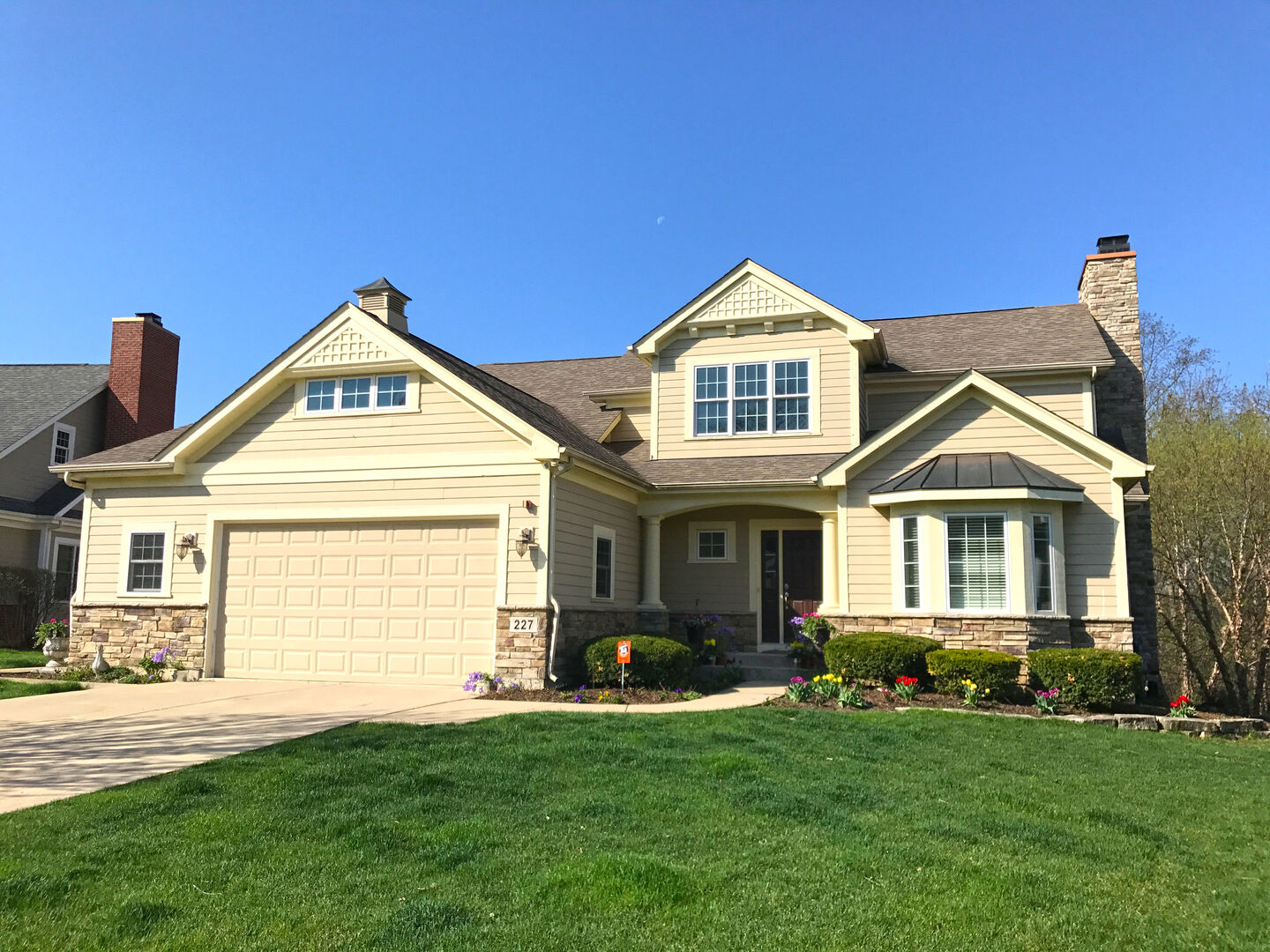 Property Photo:  227 Cater Lane  IL 60048 
