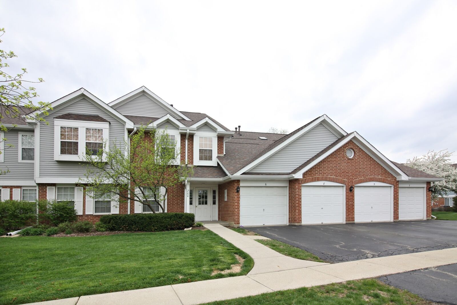 Property Photo: 200 Norfolk Court 5 IL 60172