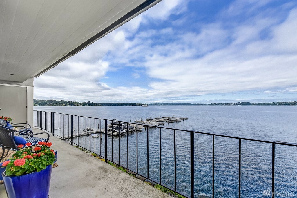 Property Photo:  6401 Lake Washington Blvd NE 309  WA 98033 