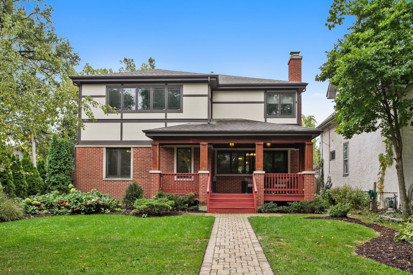 Property Photo: 2400 Noyes Street IL 60201