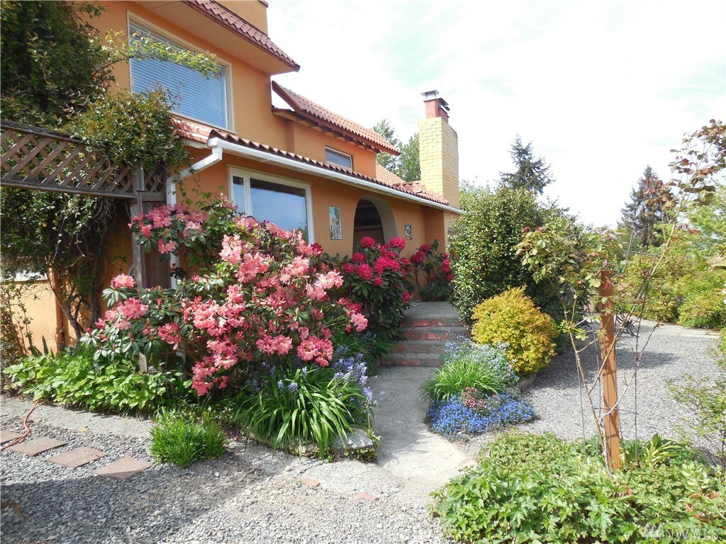 Property Photo: 8432 S 123 Place WA 98178