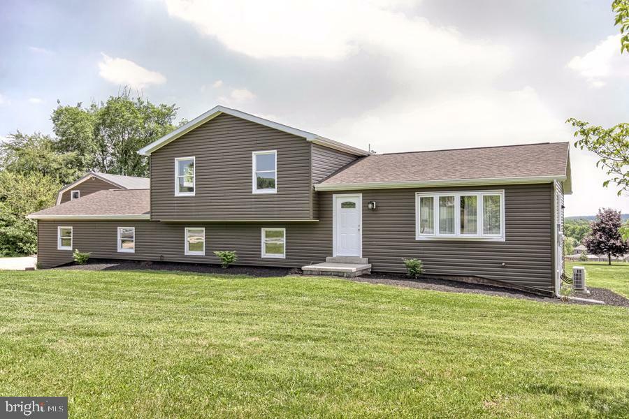 Property Photo:  40 Acomo Drive  PA 17019 