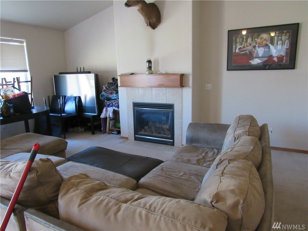 Property Photo:  104 W Courtney Ct  WA 98926 