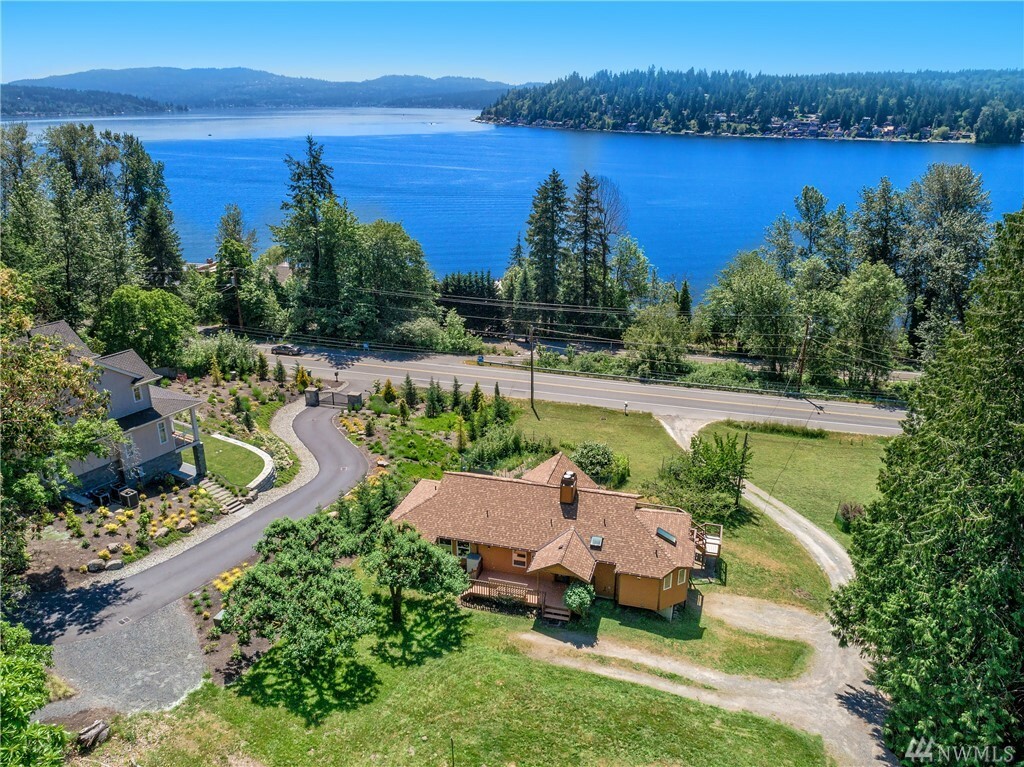 Property Photo: 3206 E Lake Sammamish Pkwy NE WA 98074