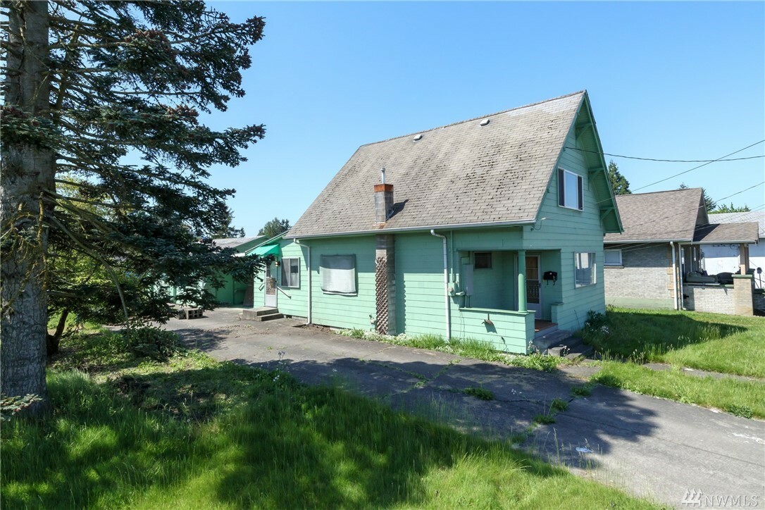 Property Photo: 1124 E Pioneer WA 98372