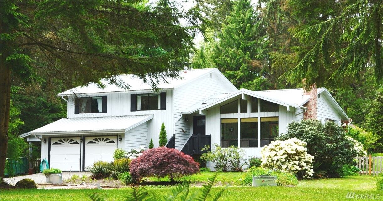 Property Photo:  15227 223rd Ave NE  WA 98077 