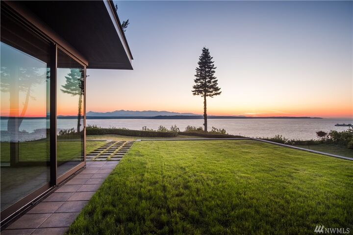 Property Photo:  22702 Dogwood Lane  WA 98020 